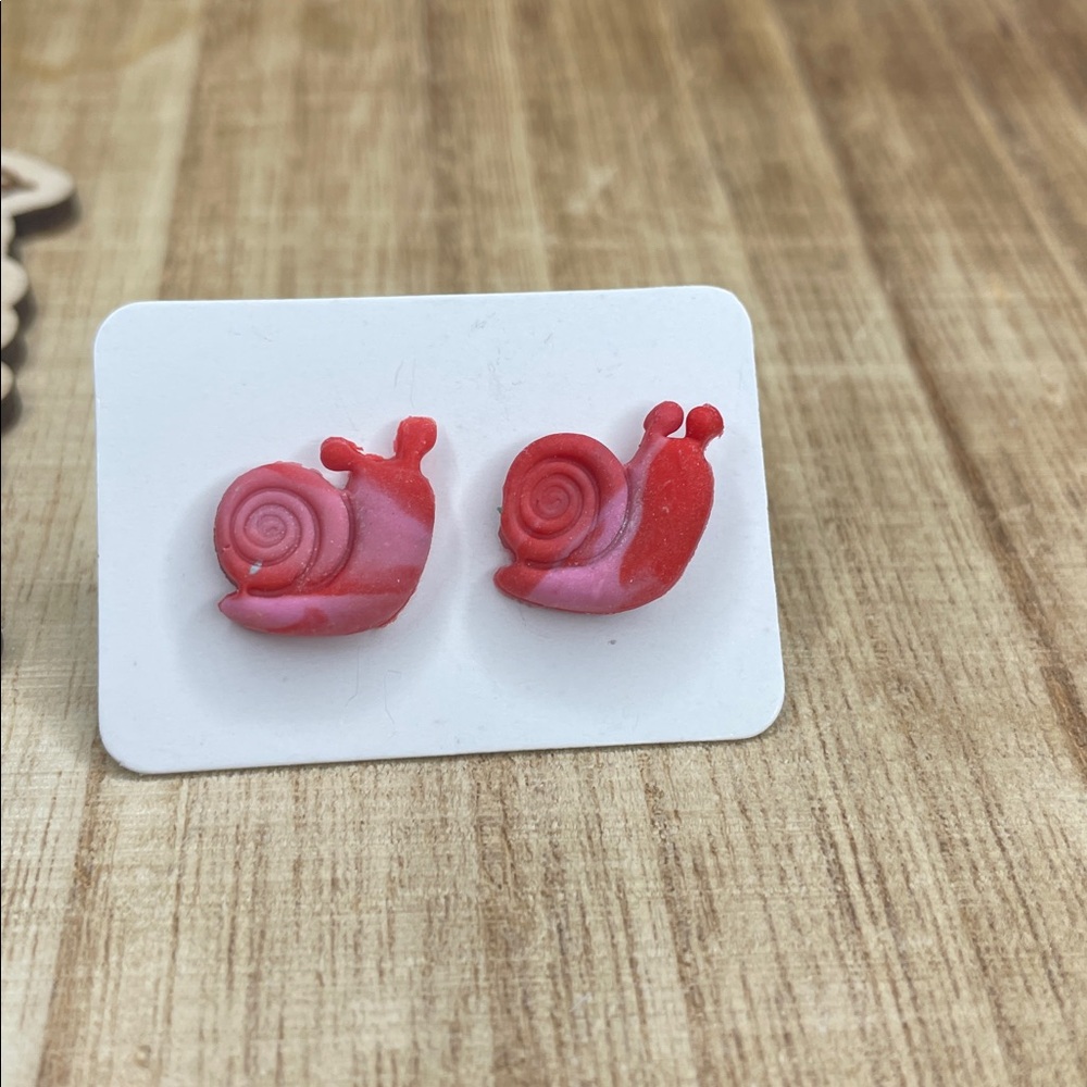 Cute Red Snail Stud Earrings - Picture 2 of 2